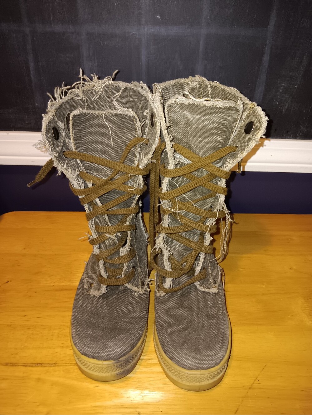 Divine Follie Canvas High-Top Lace-Up Boots in Olive Size 37